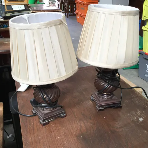 Small pleated cream shade