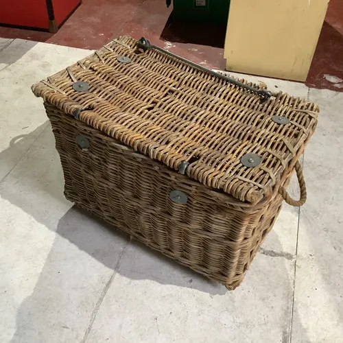 Wicker Basket Trunk with Rope Handles and Metal Hinge