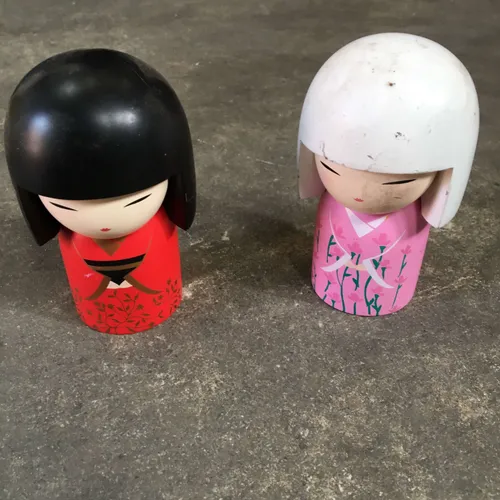 Small Japanese Geisha Model