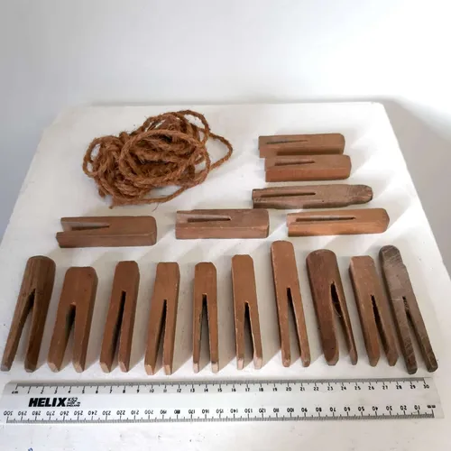 Washing line set (rope and hand carved wooden pegs)