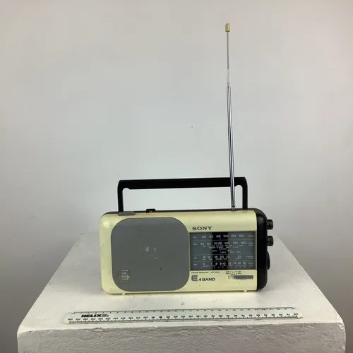 Sony 4 band portable radio