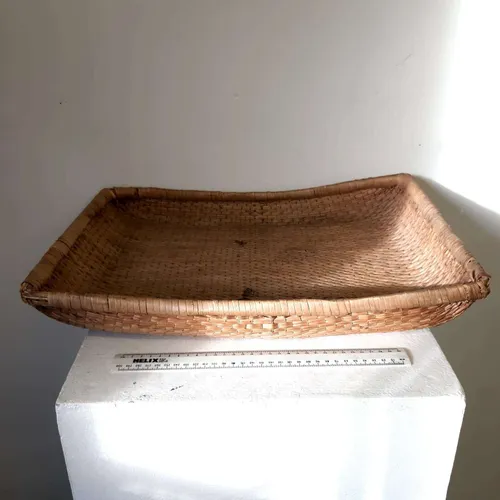 Shallow wicker basket 