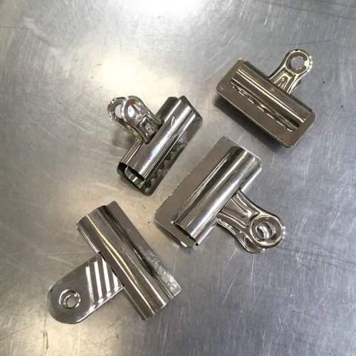 Quantity of Metal Bulldog Clips