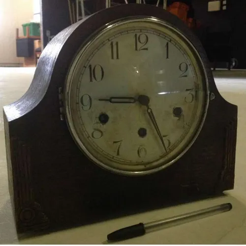 Art Deco wooden analogue mantle shelf clock