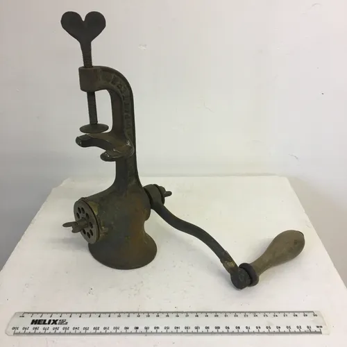 Period Universal Pattern Meat Mincer 