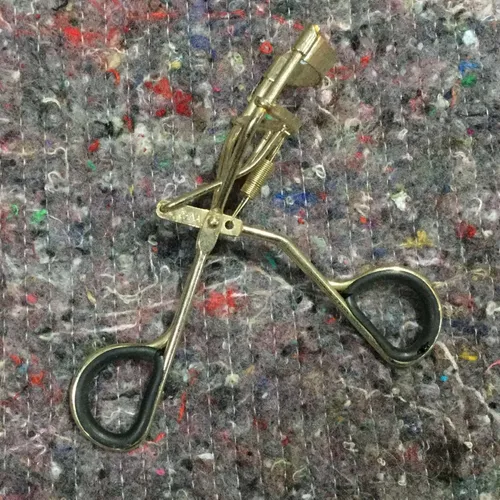 Eyelash curlers