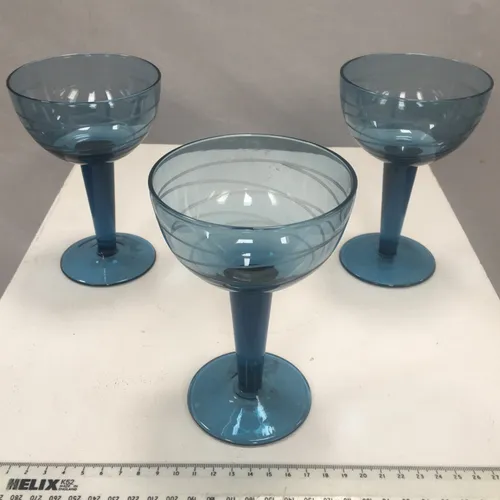 Set of 3 blue cocktail glasses