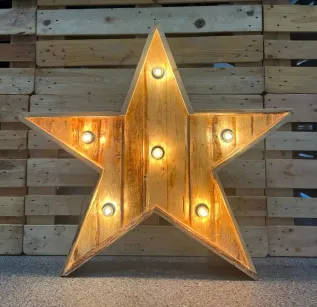 Estrella de Madera con Luces