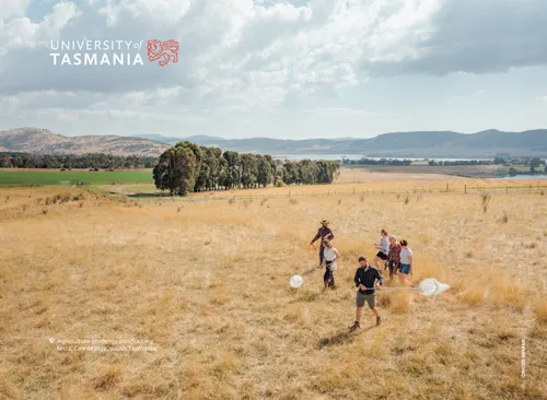 Cambridge - 3m media wall & frame