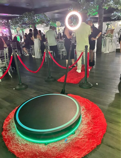 360 PHOTO BOOTH RENTAL WITH ATTENDANT 