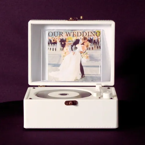 CD PLAYER AND CUSTOMIZED CD