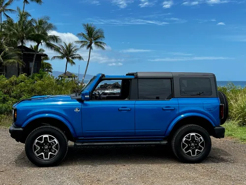 Blue Ford Bronco (Removable Hard-top)