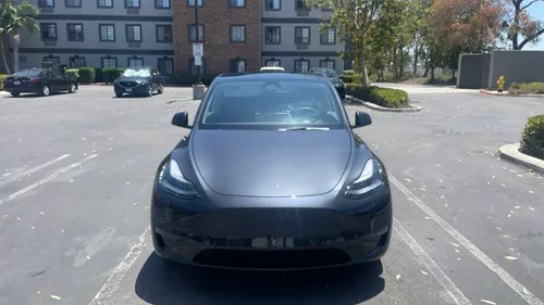Tesla Model Y 2025 – RWD, GRAY