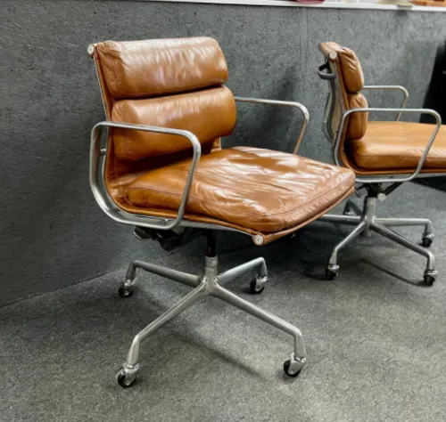 Eames soft pad management chair brown