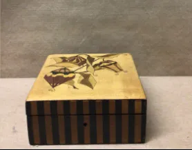 wood jewelry box 2 tones with design on top 