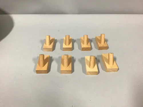8 wooden pegs for clothing 