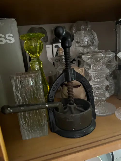 antique landers cast iron  meat juice press 