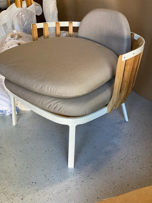 patio outdoor lounge chair natural Teak slats aluminum white  frame Swing Ethimo Walter's Wicker