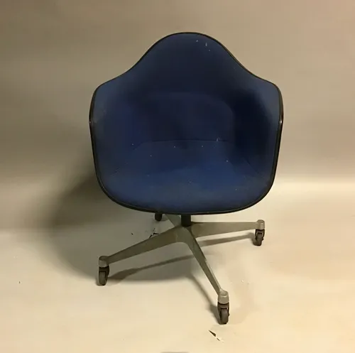 herman miller blue eames office chair swivel 