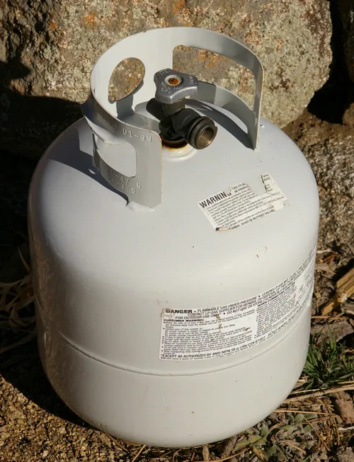 propane tanks (BBQ)