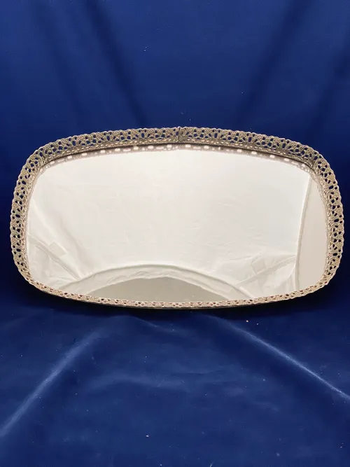 16.5 Inch White Vintage Rounded Rectangle Mirror Centerpiece