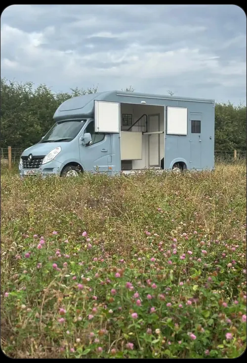 Horsebox (3.5T Coach Build)