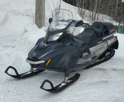 Location pour une journée d'une motoneige BRP Skidoo Skandic SWT 2012 