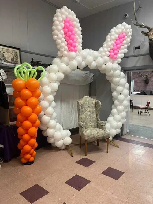 Rabbit-Carrot Balloon Garland