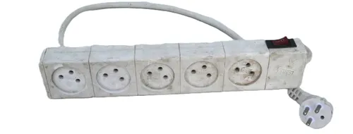 כבל מאריך 1 מטר - חמישה שקעים ומפסק