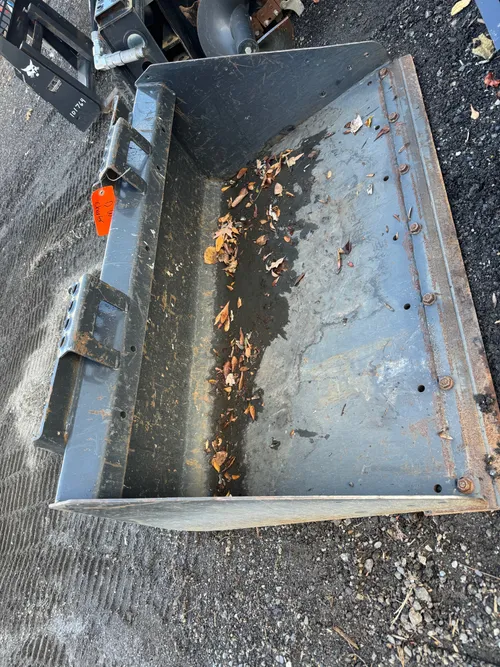 Bobcat MT100/120 Bucket w/Cutting edge