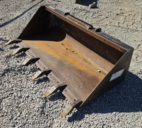 Skid Steer Tooth Bucket - Full Size Quick Attach