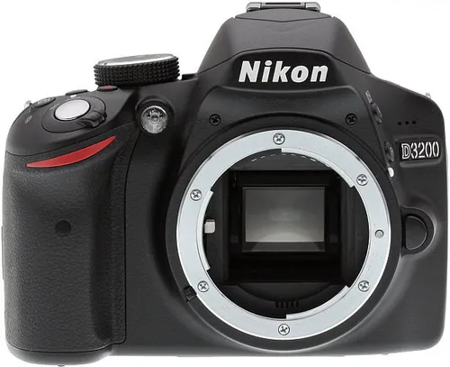 NIKON D3200 (APS-C)