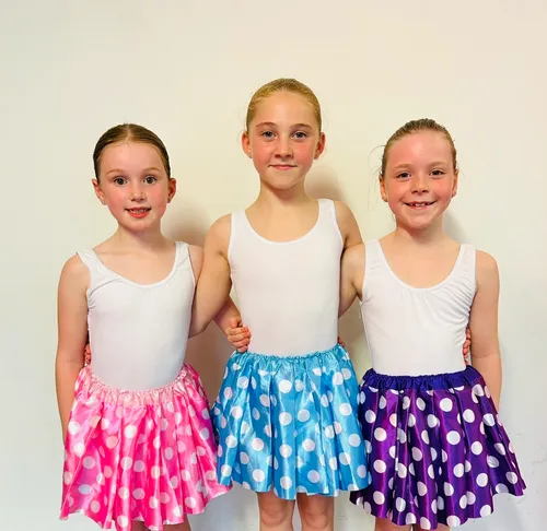 BL105 - SATIN SHORT SPOTTY SKIRTS
