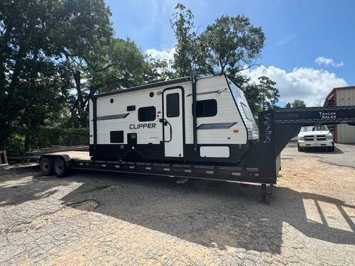 2021 Coachmen Clipper Camper and 36' Trailer Rental