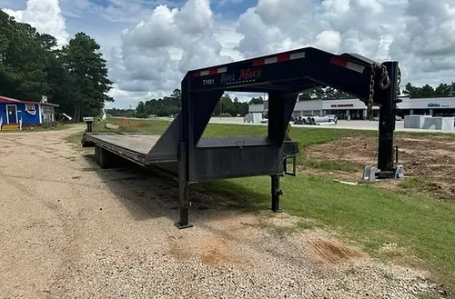 32' Flat Deck Gooseneck