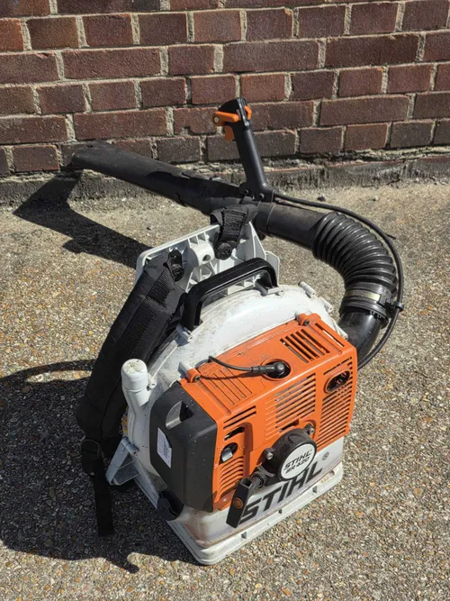 Petrol back pack blower