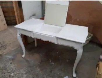 Vintage Van Treight Queen Anne Dresser Table with Foldup Mirror (Great signing table, display table etc) Colour: White with 2 chairs