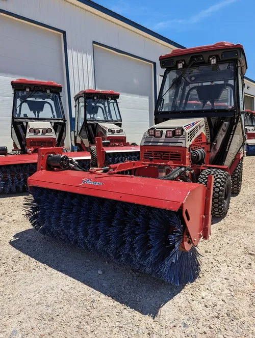 Ventrac 4520Y - 25-30 hours