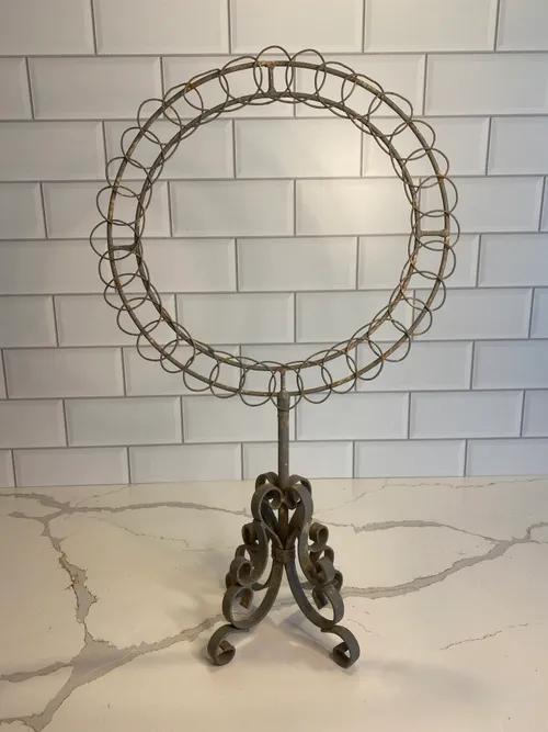 Large Round Wire Picture Holder