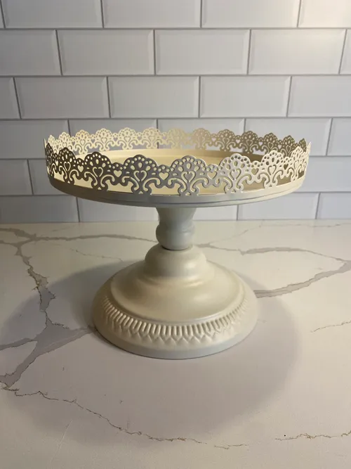 Off White Metal Pedestal Stand