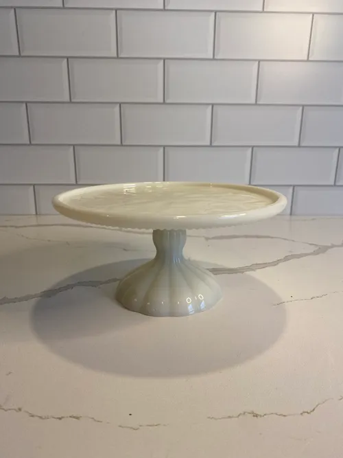Small Milky Cake Pedestal