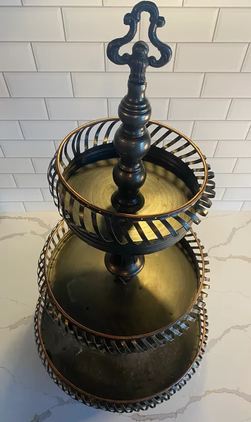 Large 3-tiered Queen Stand