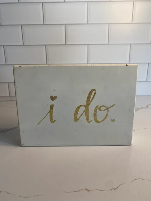 White &Gold Sign 