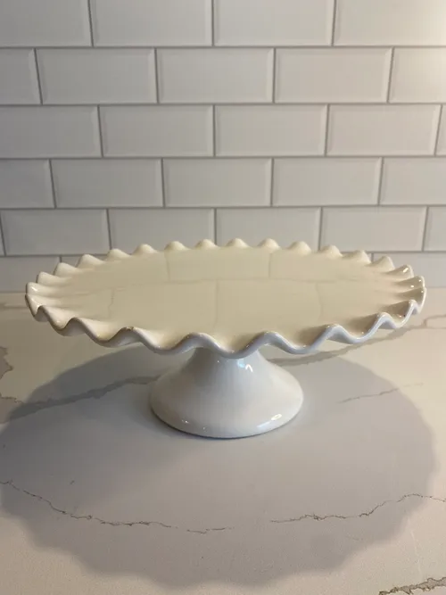 Medium White Scalloped Cake Pedestal
