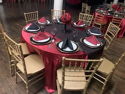 burgundy stain round linen