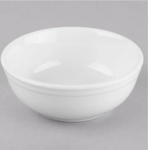 white porcelana bowl