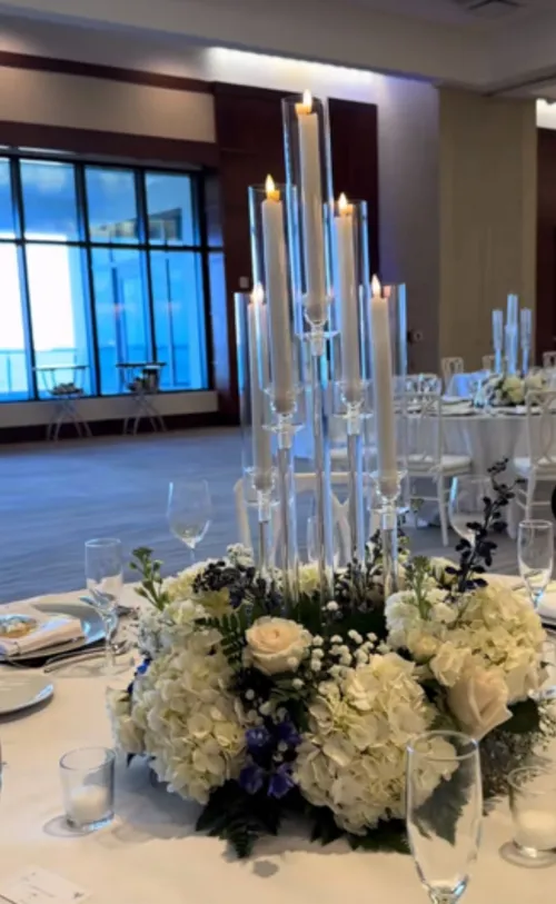 Center pieces, under wreath, Silkflowers