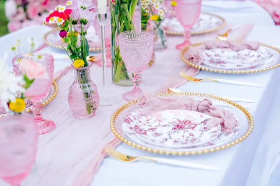 Table Settings + Linens collection image