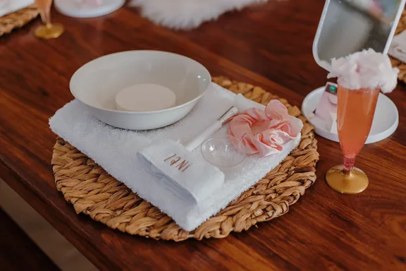 Underplates, Napkins & Runners collection image