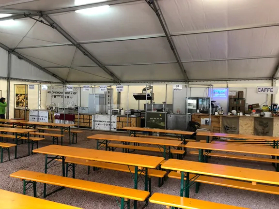 Tavoli, set birreria, sedie e panche a noleggio collection image